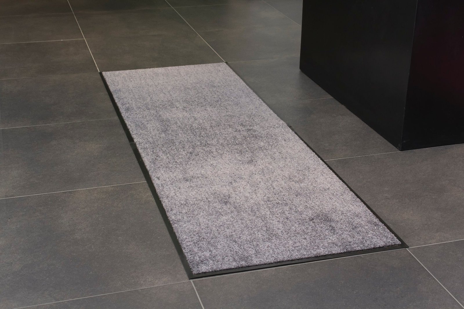 grey_1_15.jpg Wash and Clean Barrier Mats 40*60 Grey - 40 x 60cm - Image 1